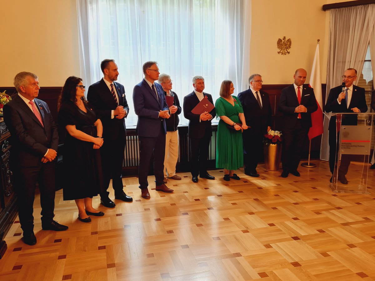 PLinMunich's tweet photo. W Berlinie uroczyste obchody jubileuszu stulecia #ZPwN Serdecznie gratulujemy i dziękujemy!  Wśród zaproszonych urodzona w Berlinie w 1938 roku pani Irena. Jej rodzice byli członkami Związku. Przyjedzie do Monachium gdzie mieszkała. KG zaprasza już teraz, zwłaszcza młodzież! 🇵🇱💪 https://t.co/caEQpxC1zA