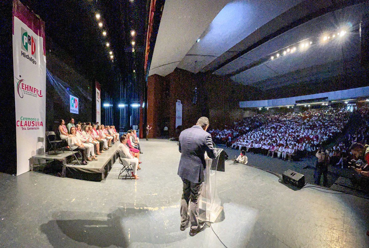 jmvalerapiedras's tweet photo. Felicito a todas las alumnas que hoy egresan de la primera generación de la Escuela Hidalguense de Mujeres Priistas. 

Celebro su compromiso por concluir su capacitación, para contribuir con su liderazgo en el ámbito político y social. 
#EHMPRI https://t.co/jctXm4fiW0