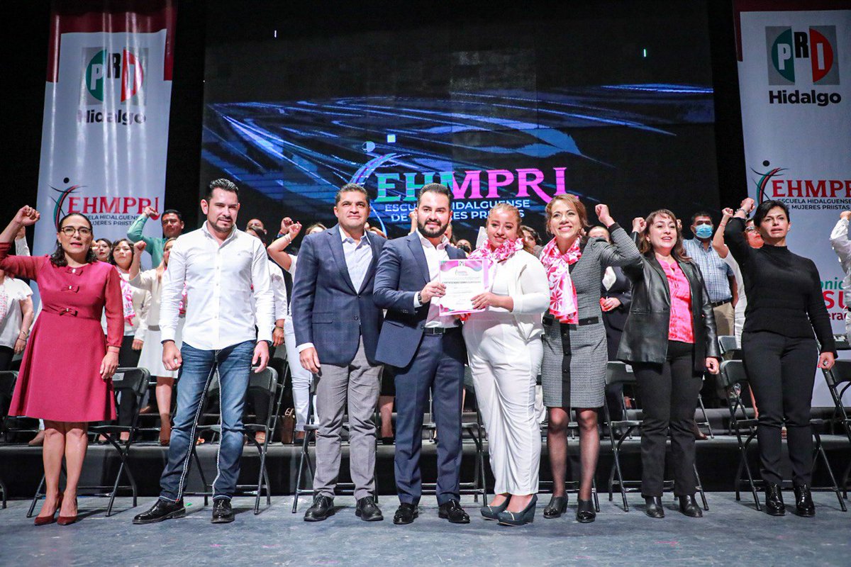 jmvalerapiedras's tweet photo. Felicito a todas las alumnas que hoy egresan de la primera generación de la Escuela Hidalguense de Mujeres Priistas. 

Celebro su compromiso por concluir su capacitación, para contribuir con su liderazgo en el ámbito político y social. 
#EHMPRI https://t.co/jctXm4fiW0
