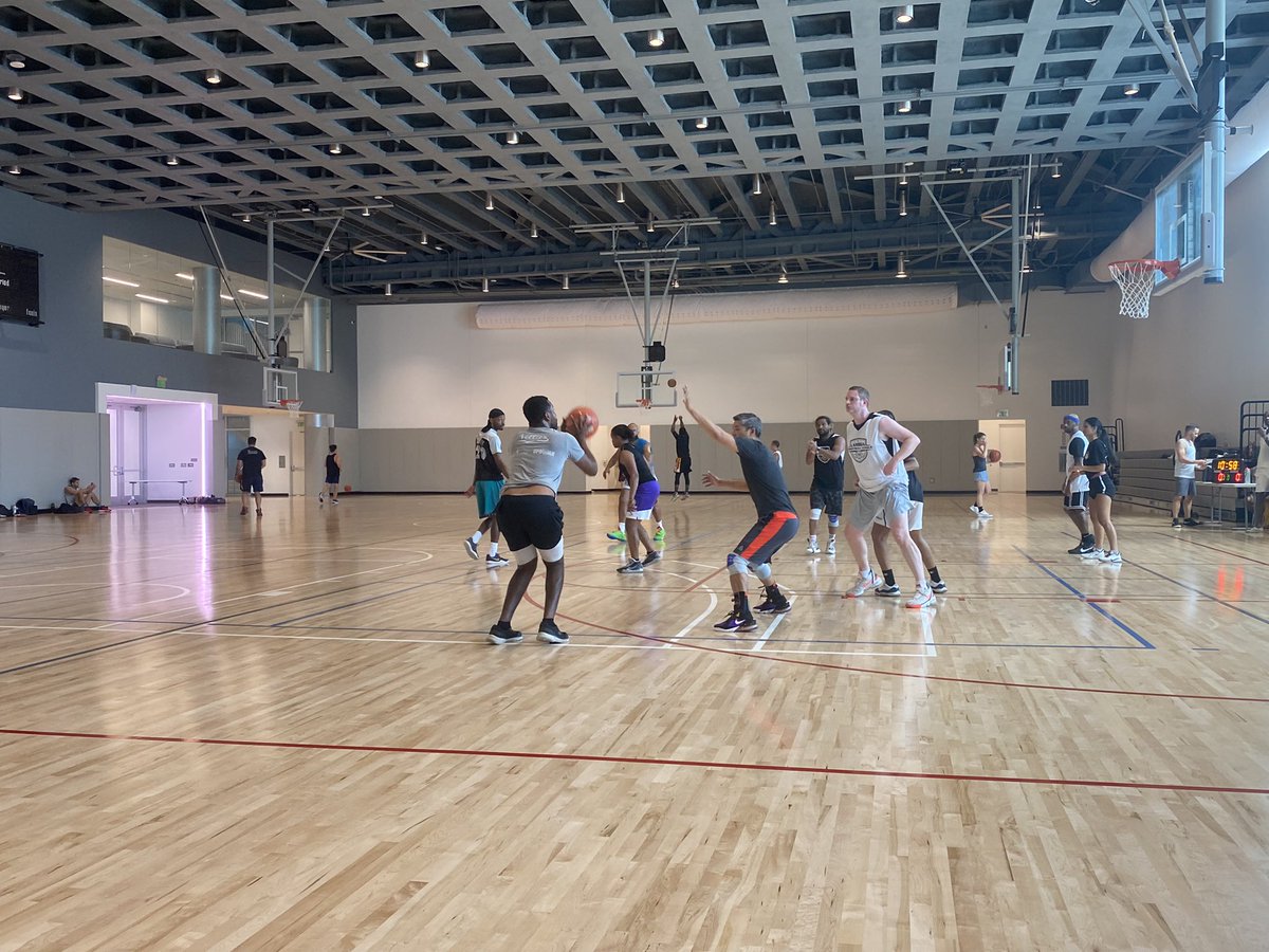lambdabball's tweet photo. First 🌈🏀 open gym in the brand new, state of the art West Hollywood Recreation Center.  We need to make this a weekly event! @westhollywood @OurWeHo @meister4weho 
#LGBTQBasketball #MoreThanBasketball https://t.co/VNUPjWZ1Is