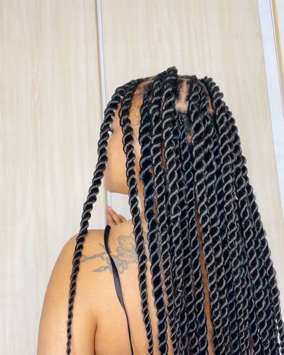 RethabileLeng's tweet photo. Knotless jumbo twist 🤗
Book  your appointment with us 
53099705 https://t.co/j5JkDp4vMz