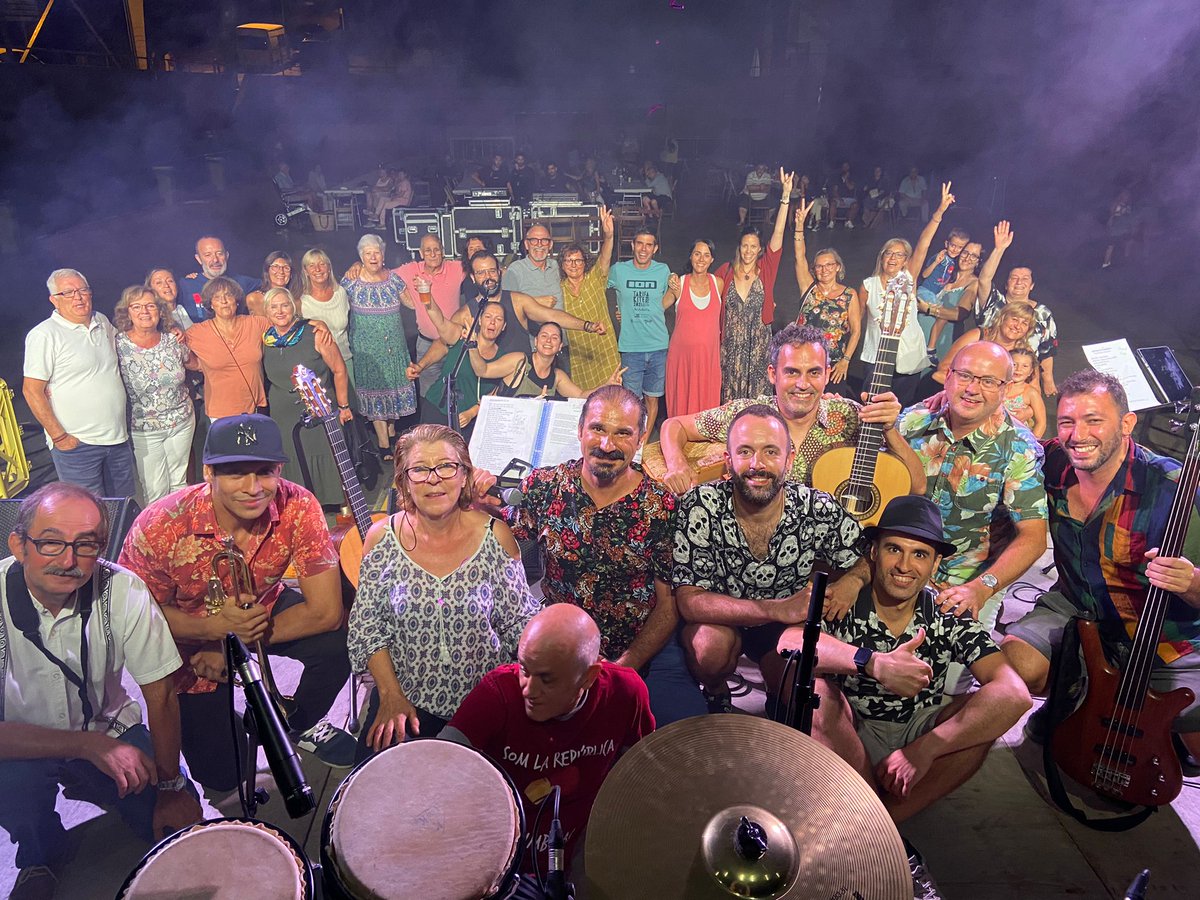 Ens va encantar tornar tocar un altre cop a Vallgorguina, gràcies <a href="/AjVallgorguina/">Aj. de Vallgorguina</a> per convidar-nos! Visca la rumba! 

#vallgorguina #rumbacatalana  #larepublicarumbera #estiu