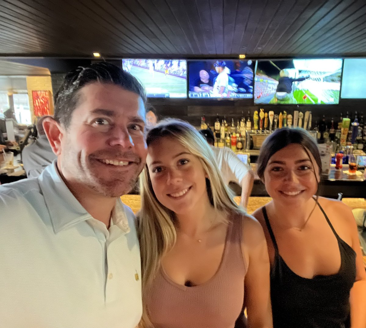 Had a great visit checking out the new bar menu and food at 🌶’s with my girls!
#chilislove