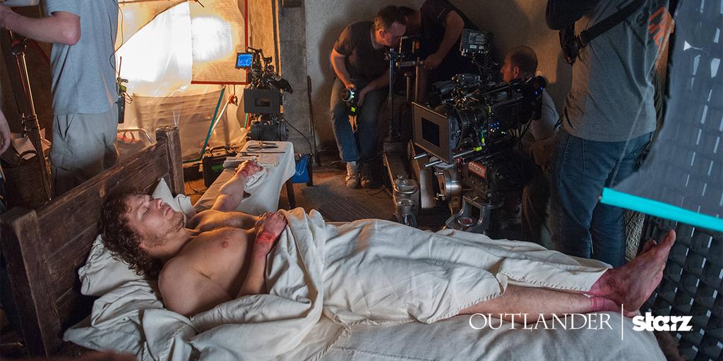 OUTLANDER_LAT's tweet photo. Un poco de detras de camaras 🤩 #Outlander https://t.co/IjdbaMfF2o