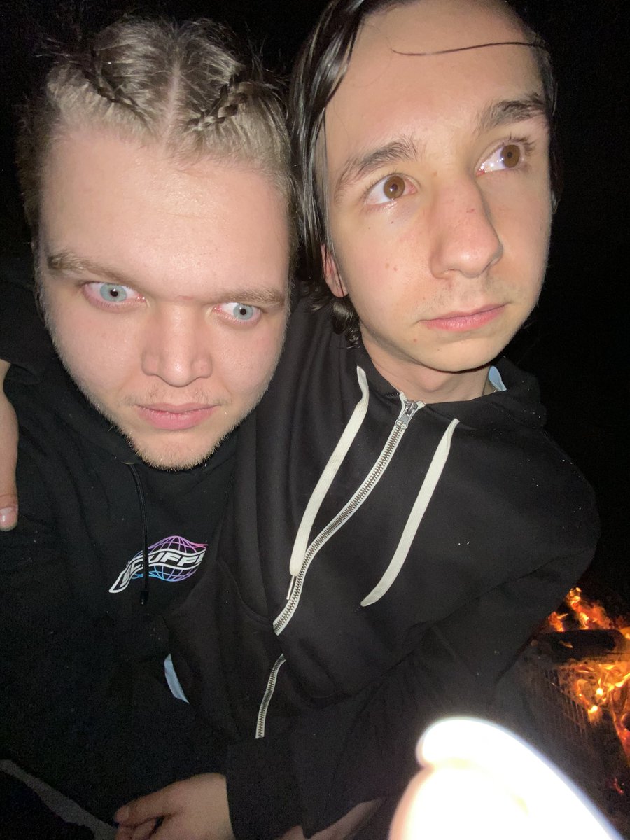 xoMiddy's tweet photo. happy birth days to my son and the camping dad of the troupe. well wishes to your sprained ankle you fucking fuck and have a fantastic day around it <3
#hammed https://t.co/fIVIiQmwNG