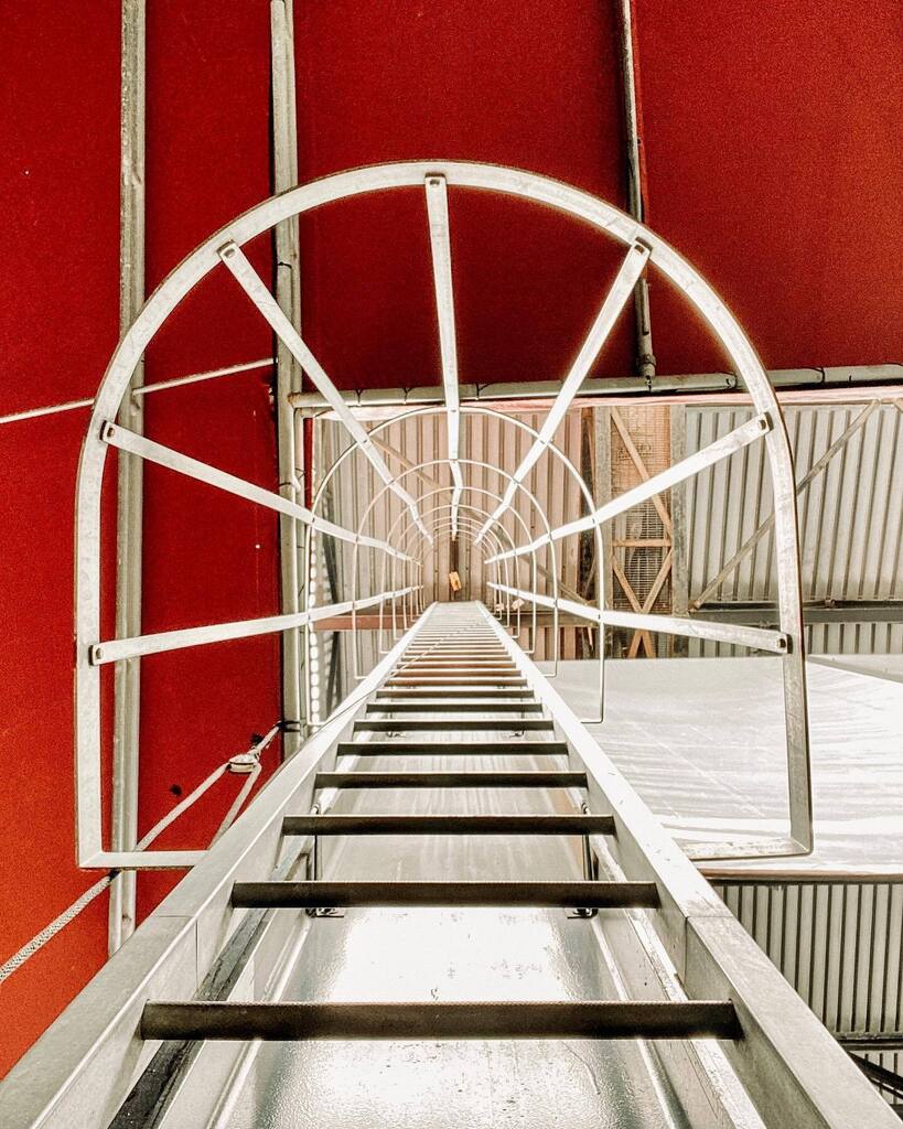 AaronDLuke's tweet image. 🪜
・
・
・
・
・
・
・
・
・
#tourlife #roadlife #roadielife #worldtraveler #ohtheplacesyoullgo #travel #ladder #rigging #red #lookup #dontlookup #venue #livenation instagr.am/p/Ch0TIaup0Mb/