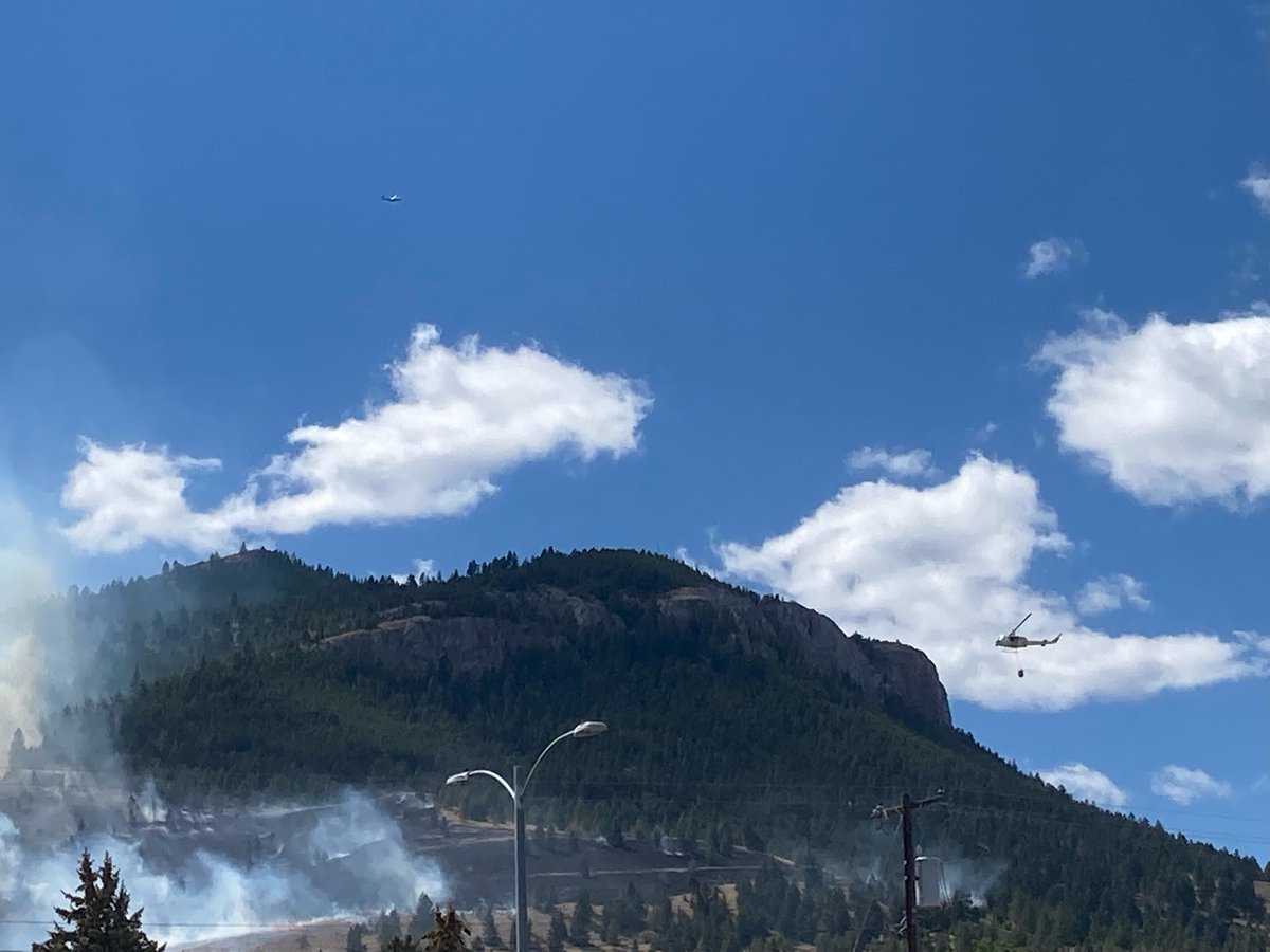 MontanaDNRC's tweet image. An unauthorized drone intrusion shut down aerial operations on the Mt Helena fire today. It really is that simple: if you fly, we can’t. Please do not fly drones near fires, it puts lives in danger! #MtHelenaFire
