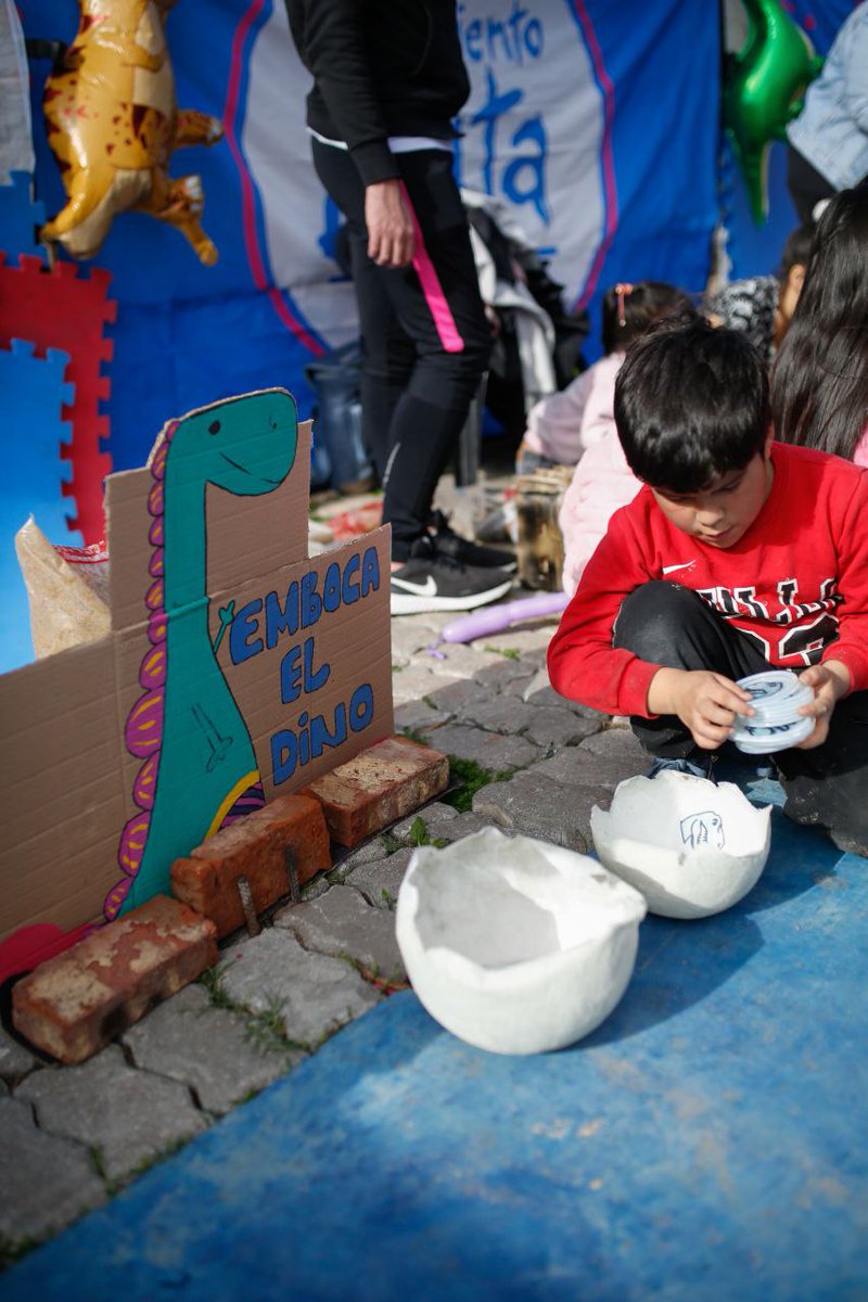 EvitaCABA's tweet photo. DÍA DE LAS INFANCIAS 

🤹🏽‍♀️ Festejamos junto a más de 350 infancias que transitan nuestros espacios en los distintos barrios de la Ciudad, su día en el Club Sacachispas. Disfrutamos de shows, muchos juegos y distintos deportes. https://t.co/AJNjlYYjrr