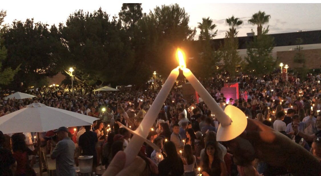Stacey_Conti's tweet photo. First year @ChapmanU candle ceremony steeped in tradition and meaning kicks off the start of a great university experience! Good luck new Panthers 🐾🐾 #AllDreamsArePossible
#Panthers #PawsUp 🐾
#FourPillars #IntellectualSocialPhysicalSpiritual #KidLaunched https://t.co/A60V171141