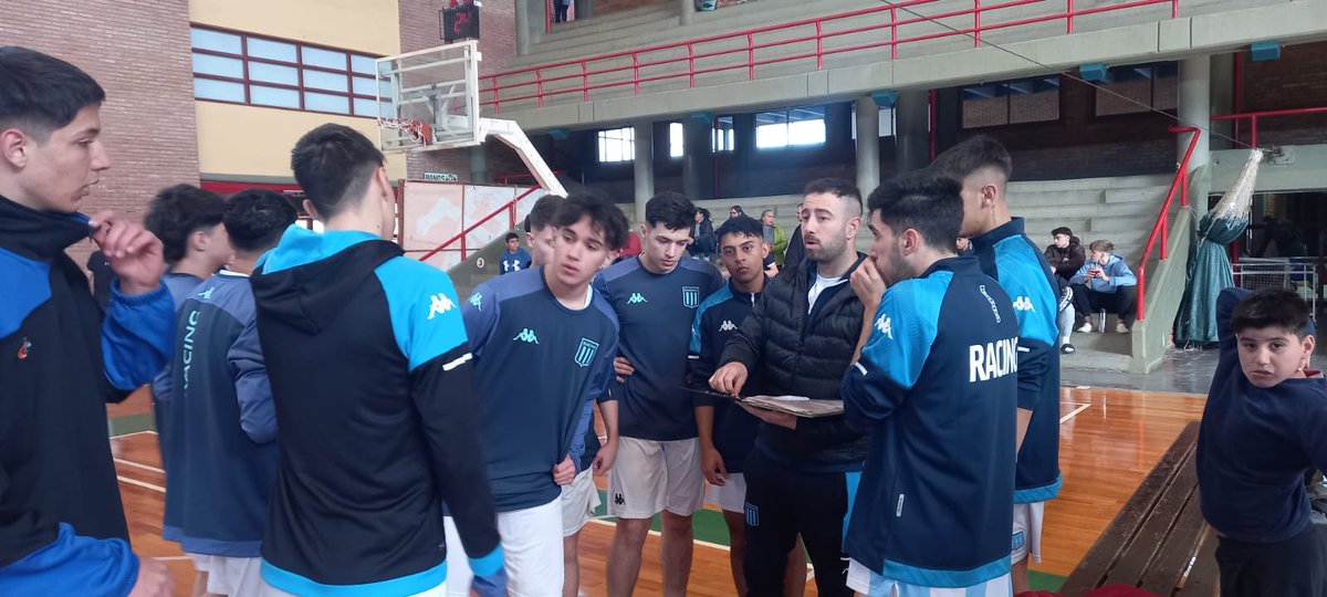 PickandRacing's tweet photo. Gran participación en San Jorge 💪

La categoría U18 está participó de un torneo organizado por el club santafesino.

En el triangular de semifinal, @BasketRacing venció 68-61 a Gimnasia de Santa Fe y, en segundo turno, cayeron 65-88 y quedaron afuera por diferencia de gol. https://t.co/58ydnHb6uQ