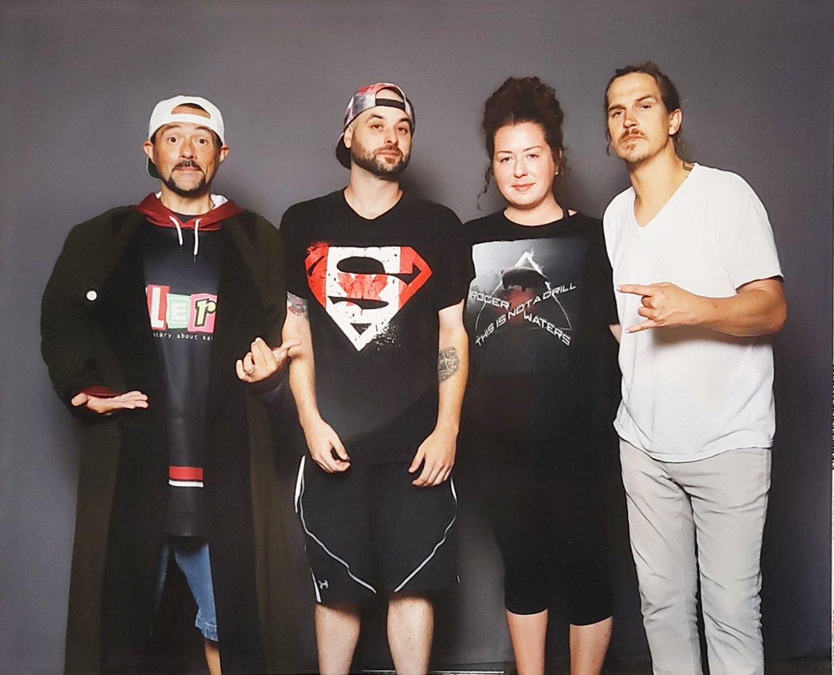 d33z3d6's tweet photo. @ThatKevinSmith thank you for a great picture! Definitely one of the nicest celebrities I've met. @JayMewes it was an honor having a picture with two legends. https://t.co/aqNEfUDtwX