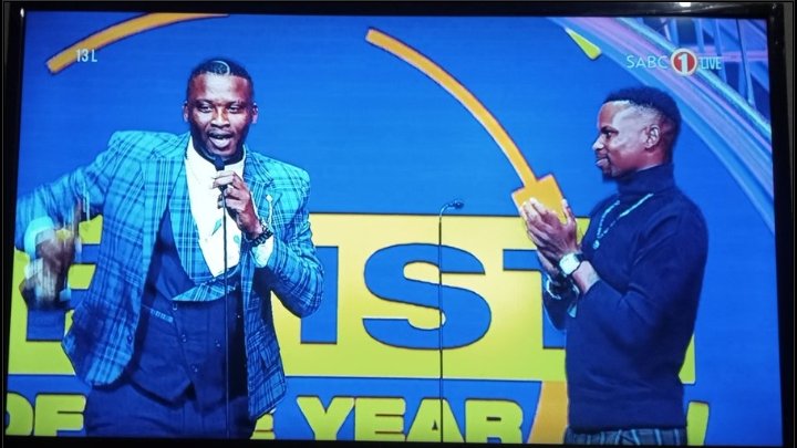 Mulanga202's tweet photo. #SAMA28
It did us dirty.

Who are this two artist? From where?
#songoftheyear and #artistoftheyear 🤣🤣🤣 https://t.co/nKtf3XC05E
