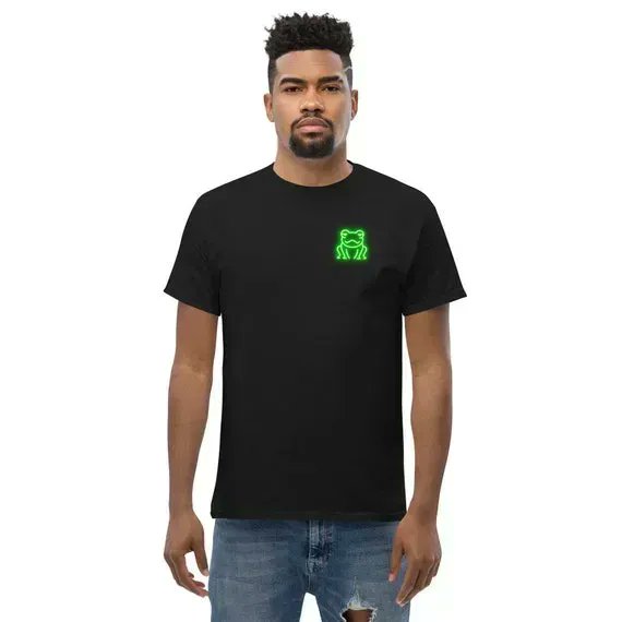 Alisodditees's tweet photo. Tiny Cute pocket sized Frog! Get this Cute Frog Shirt at Ali's Odditees!
#CuteAnimals #tshirtshop #tshirt #tshirtdesign #tshirtstore #frog #cutetshirt #SmallBusiness #cutefrog #frogdesign #funtshirt
https://t.co/70xW9Klupk https://t.co/b5Y7tqDvQF