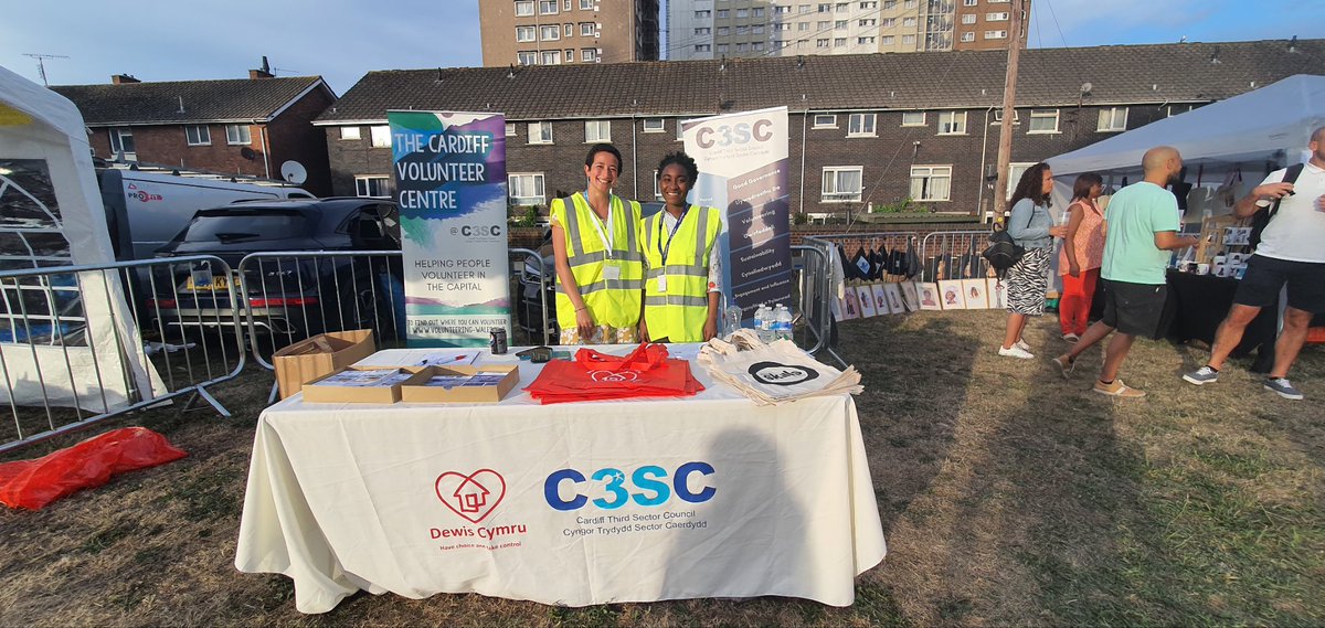 C3SC's tweet photo. It has been an amazing day at #ButetownCarnival #2022 with our amazing staff, supported by over 30 volunteers and stewards from @cdfvolcentre. Thanks to our funders @WCVACymru #ActiveInclusionFund @wefowales @CardiffCouncil and @Keep_Wales_Tidy @acttrainingltd  @C3SC_Community 🎉 https://t.co/zoRbzUZw9h