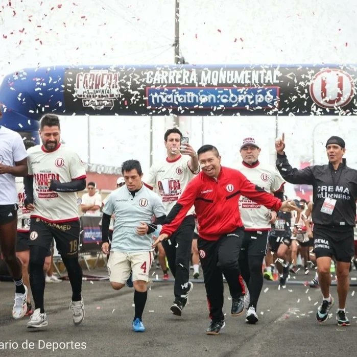 Histórica Carrera Monumental, demostrando que estamos HECHOS PARA SER GRANDES. Gracias al Club <a href="/Universitario/">Universitario</a> por hacer realidad el proyecto y a los hinchas por asistir.
Gracias totales! 
Y se viene el 2do Aniversario de Crema rUnners, pronto toda la info.
 @ColectivoUSA
