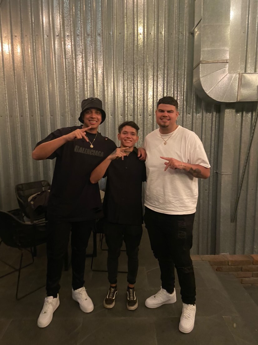 kushrorro's tweet photo. Couple days ago i was at work and got to meet @Swagg @TheBoiSantana and @JSmooth 
It was just amazing to see these guys in person after watching their content for so long, yall made my days better so many times. Thanks for taking the pictures with me https://t.co/yUbOxUmdlX