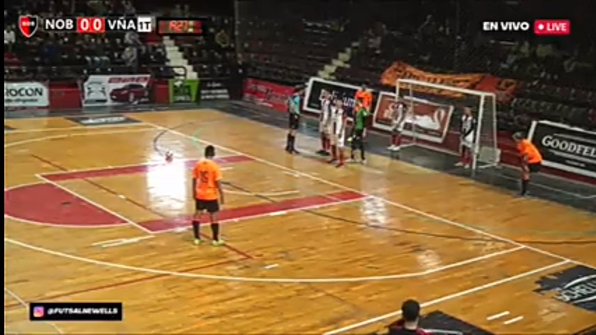 Arrancó el partido vs Newell's. 
Míralo por youtu.be/Gke1bIGQ6QI