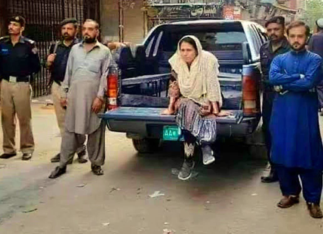 khybernews247's tweet photo. نوشہرہ کی دبنگ ایڈیشنل ڈپٹی کمشنر محترمہ قرةالعین وزیر @miss_wazir آج صبح ۹ بجے @AVTkhyber_tv پروگرام خیبر سحر میں مہمان ہونگی۔ #Nowshera #ADCNowshera #MissWazir https://t.co/K109cSa6LI