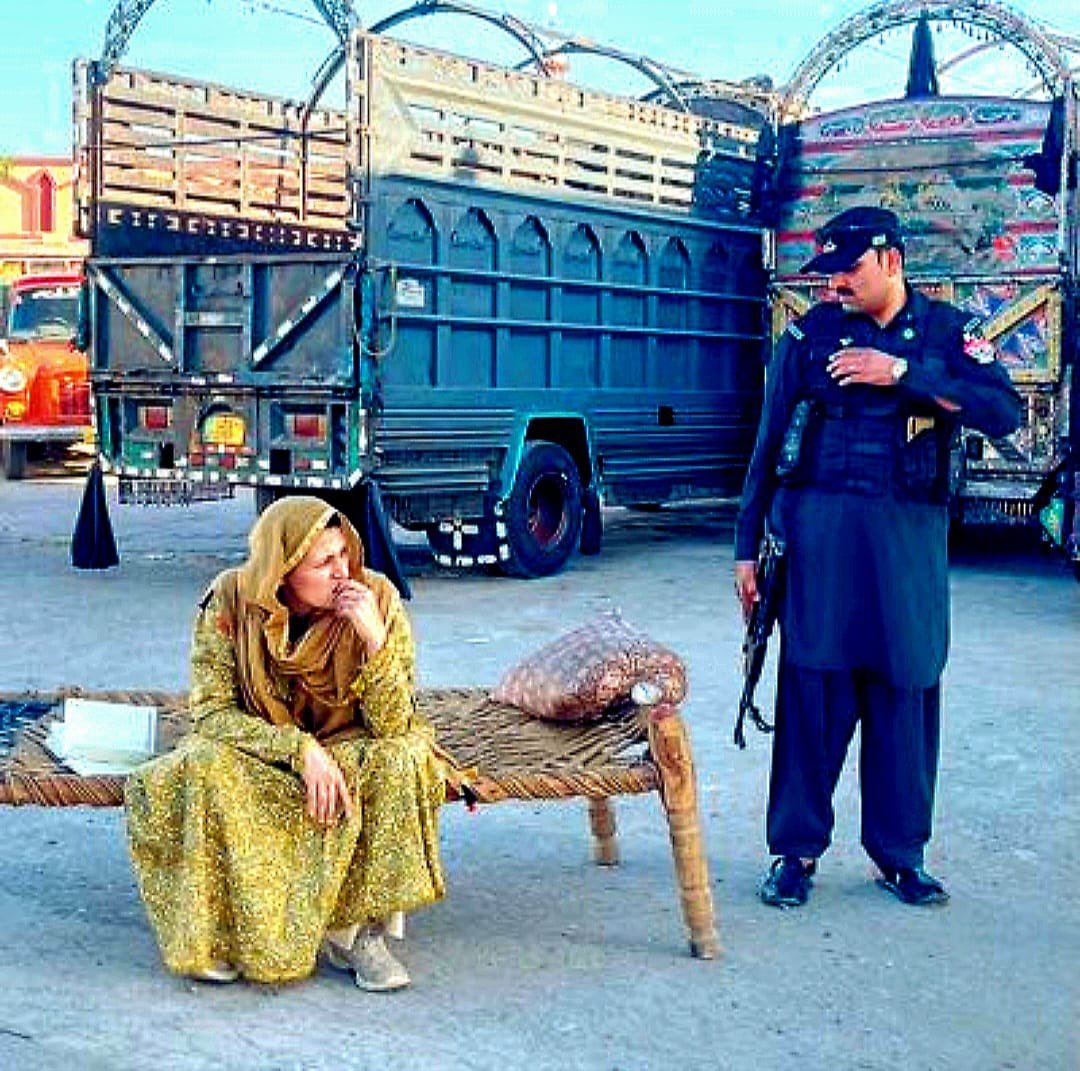 khybernews247's tweet photo. نوشہرہ کی دبنگ ایڈیشنل ڈپٹی کمشنر محترمہ قرةالعین وزیر @miss_wazir آج صبح ۹ بجے @AVTkhyber_tv پروگرام خیبر سحر میں مہمان ہونگی۔ #Nowshera #ADCNowshera #MissWazir https://t.co/K109cSa6LI