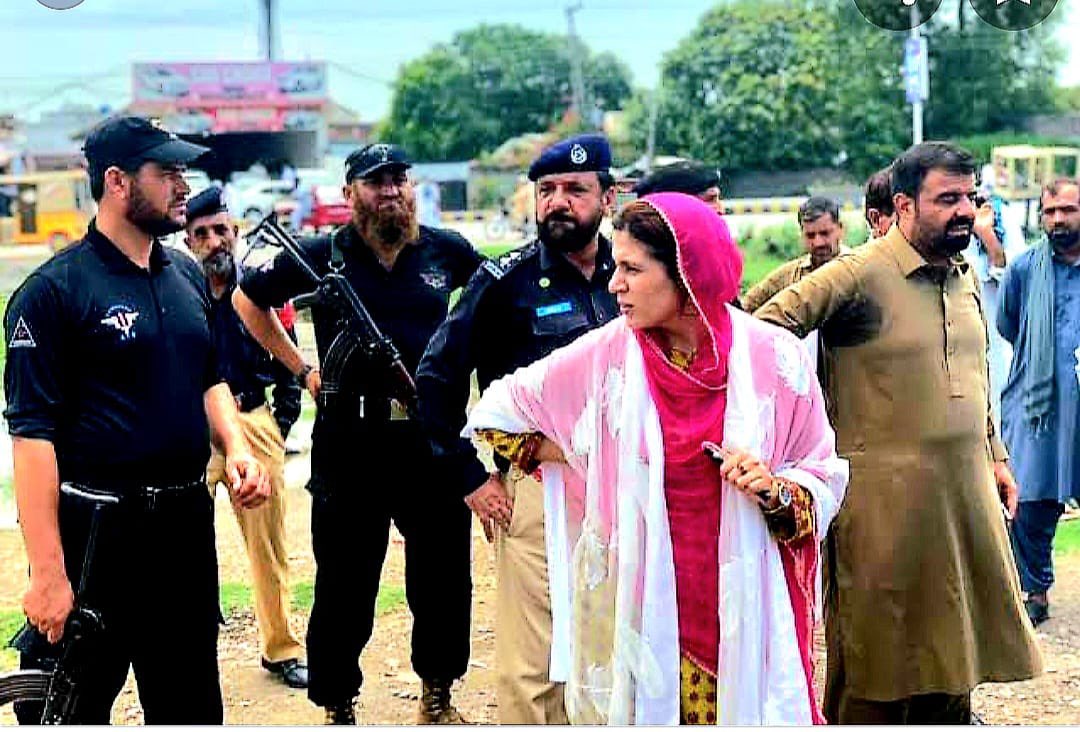 khybernews247's tweet photo. نوشہرہ کی دبنگ ایڈیشنل ڈپٹی کمشنر محترمہ قرةالعین وزیر @miss_wazir آج صبح ۹ بجے @AVTkhyber_tv پروگرام خیبر سحر میں مہمان ہونگی۔ #Nowshera #ADCNowshera #MissWazir https://t.co/K109cSa6LI