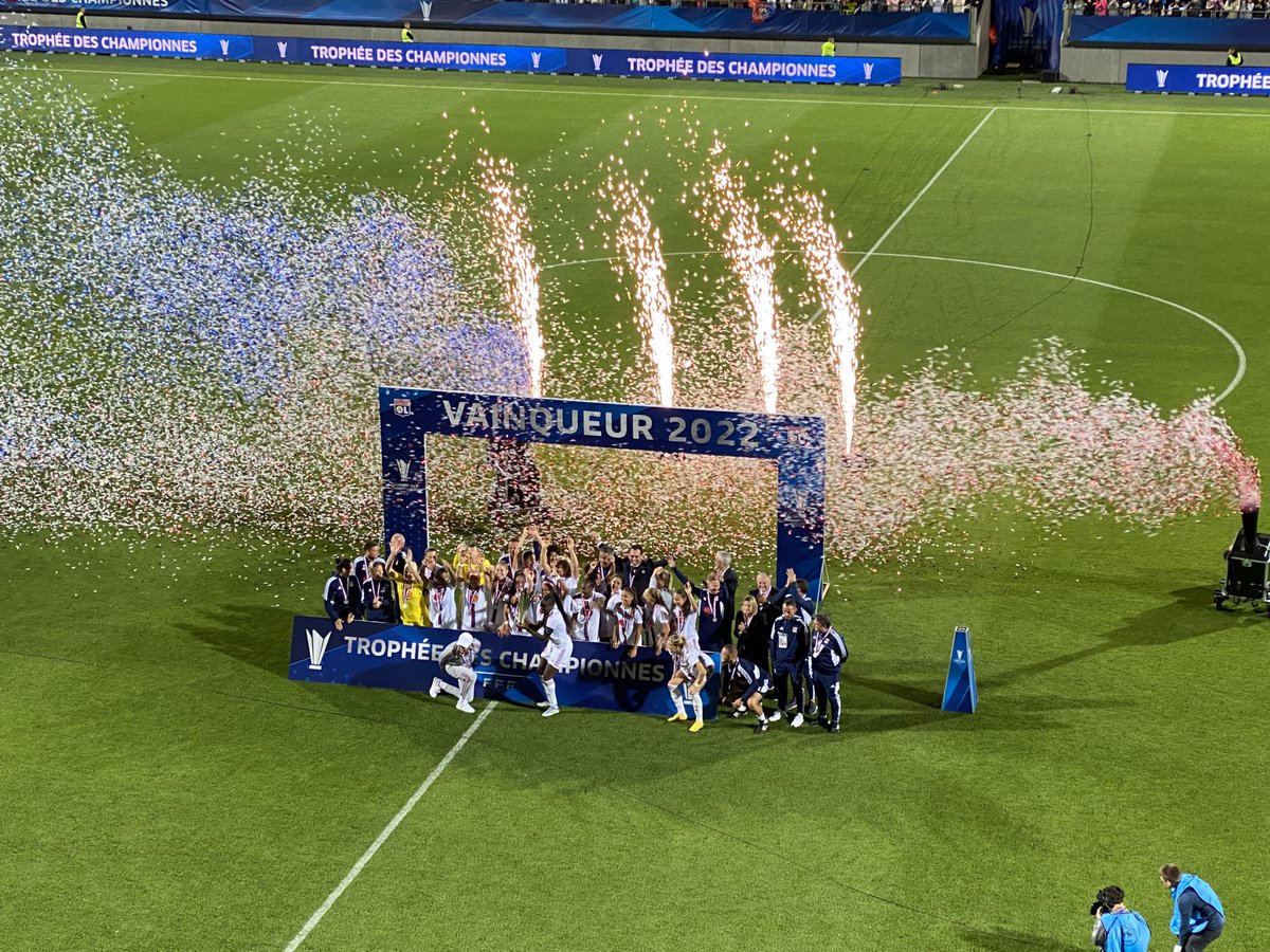 Félicitations ⁦<a href="/OLfeminin/">meg</a>⁩ ! #TrophéeDesChampionnes