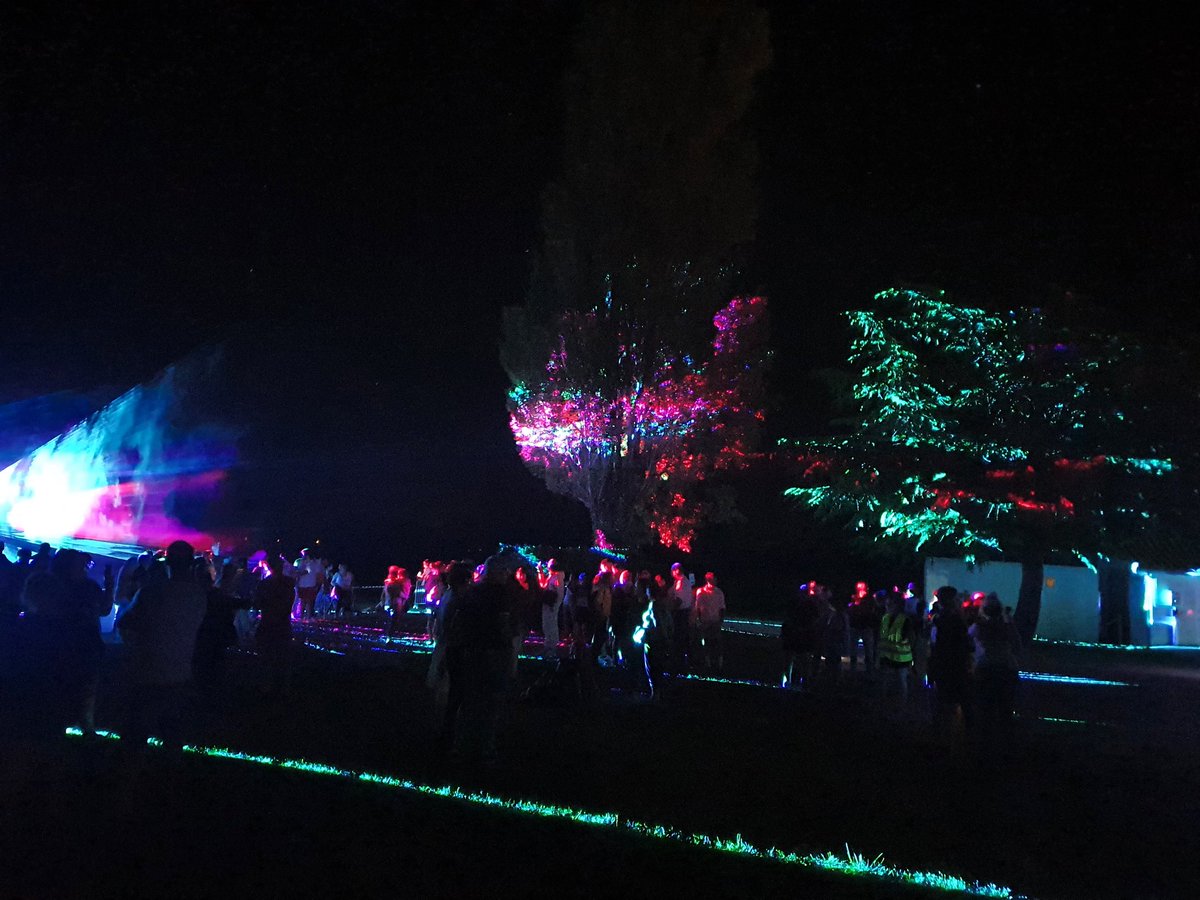 FrederiqueJoint's tweet photo. Magnifique spectacle à #Reignac ce soir : la banda de Blaye accompagnée de jeunes majorettes ainsi qu'un spectacle laser de toute beauté.
Merci à Monsieur le Maire et toute sa sympathique équipe👍 https://t.co/YFxjg8XqiP