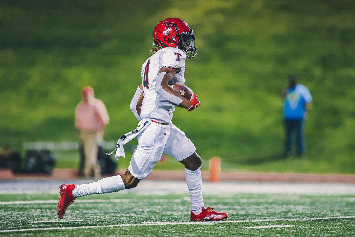 PressPassSports's tweet photo. Here’s the Top 10 performers from Week 1 across the Texas Panhandle #txhsfb 📸 @lildaverickson, Ernie Bowen, @BenJYD3 https://t.co/yvPZrtVJNq https://t.co/bMzBbPLK5Z