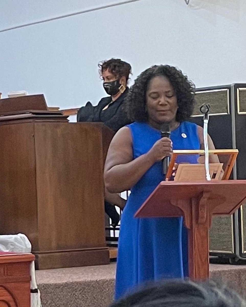 DeeBoydBroker's tweet photo. we worshipped with Second Baptist Church as they celebrated the 154 year of the church. Happy Anniversary Pastor Andre' Sigler&amp;thank you for welcoming my family. Rev. Aldon Cotten, thank you for that inspiring, encouraging&amp;motivating word! #ChurchAnniversary #EachOneSaveOne https://t.co/SWeSD1oLyo