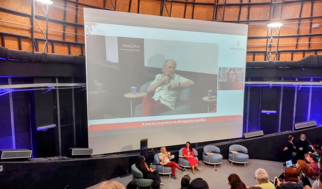 TassioDenker's tweet image. Sensacional a exposição do @ycastelfranchi sobre Divulgação Científica no #EBDC, lembrando das maravilhosas @avivimota e @milalaranjeira do @canalpeixebabel!