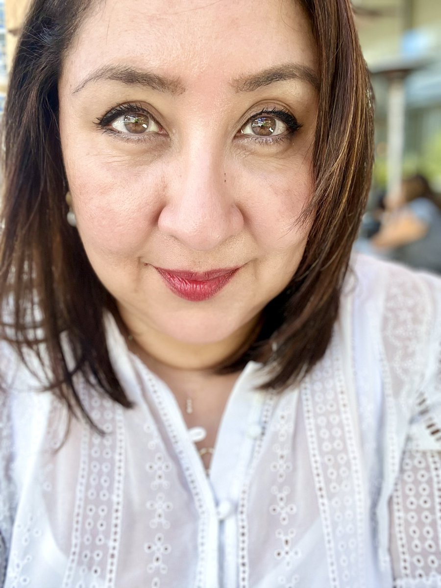 analydiamonaco's tweet photo. This girl just got her hair did and was brought in as consulting producer on a Honduras govt-supported animated film being written and directed by a multiracial Latina. 
More news to come - soon!! 
#RepresentationMatters #diversityismorethanblackandwhite #latinxinanimation https://t.co/Navxml2wPN