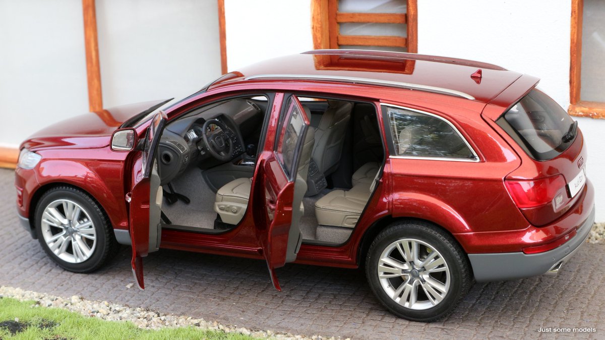 1⁄18 Audi Q7 4.2 V8 FSI facelift (4L) 2009, Garnet red - Kyosho 1⁄18 Audi Q7 4.2 V8 FSI facelift (4L) 2009, Garnet red - Kyosho