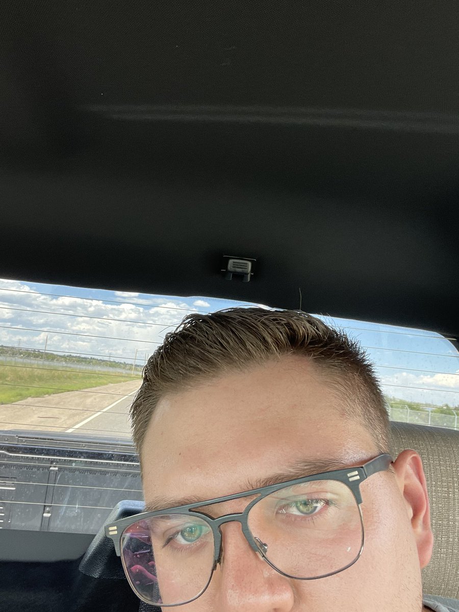WeroZenen's tweet photo. Idk what’s breaking necks, my truck or this cut https://t.co/YP1wWxLAiV