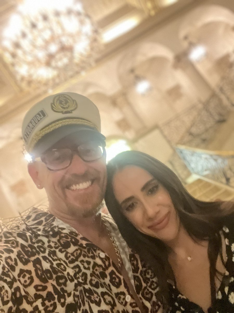 LOUDMOUTH_ETH's tweet photo. The #queen of #Crypto @CryptoWendyO @LazyApeYC I wonder what trait she’s got? Comment which group she’s supposed to be in!!! #LAYC #ProudtoDeath https://t.co/hRxOrHVfq5