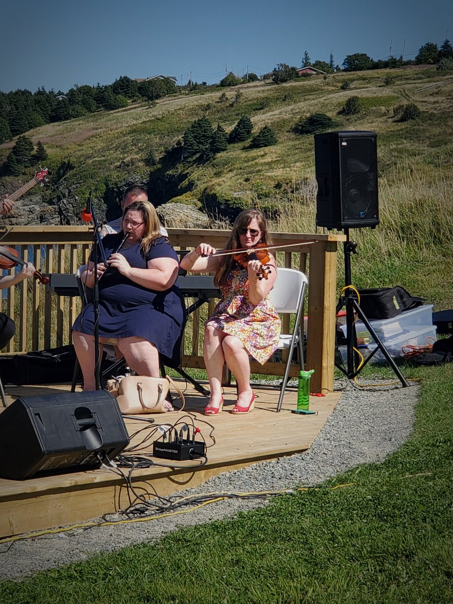 ericafcorcoran's tweet photo. A lovely afternoon with these lovely ladies #torbaybeach #friendsoftwitter 😎☀️🎼
@nicolek1989 @yvette_favaro https://t.co/NvbLFSl5nw