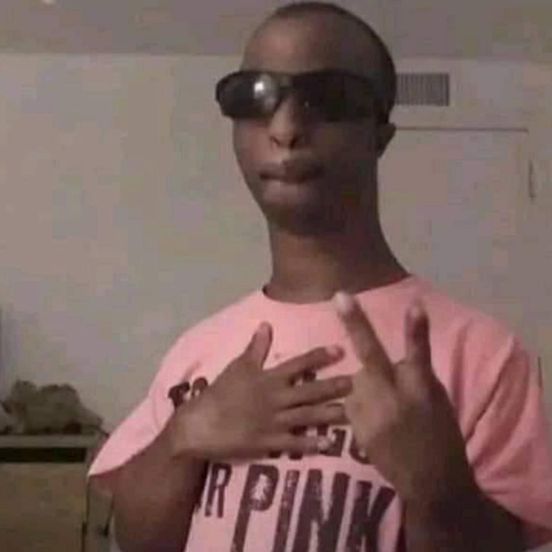 BRoseashley's tweet photo. Makhadzi  is the real shit here they sabotaged  her... No longer  watching this stupid  awards #SAMA28 https://t.co/bD3mwWcBLq