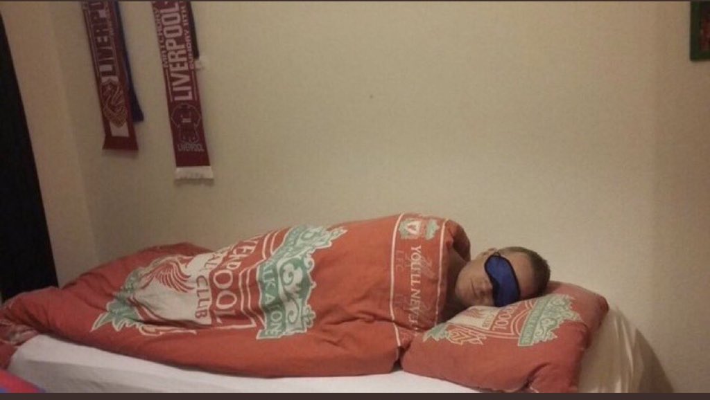 cfjayden's tweet photo. Looks very comfy๐คฃ๐๐ฝ #LFCLOL https://t.co/ELeTrAtRd7
