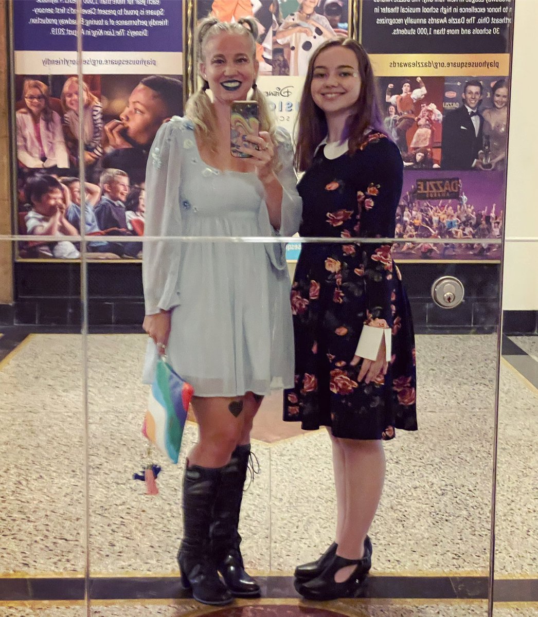kfay's tweet photo. Frozen
🎭❄️
#playhousesquare #broadwayseries #cleveland #ohio #fay #fayfun #selfie #BWYinCLE #visitmeinCLE #inthe216 #thisisCLE #kfay #gechandelier #frozen #chandelier #gechandelierselfie #selfie #frozenonbroadway https://t.co/EG5NoBlCdC