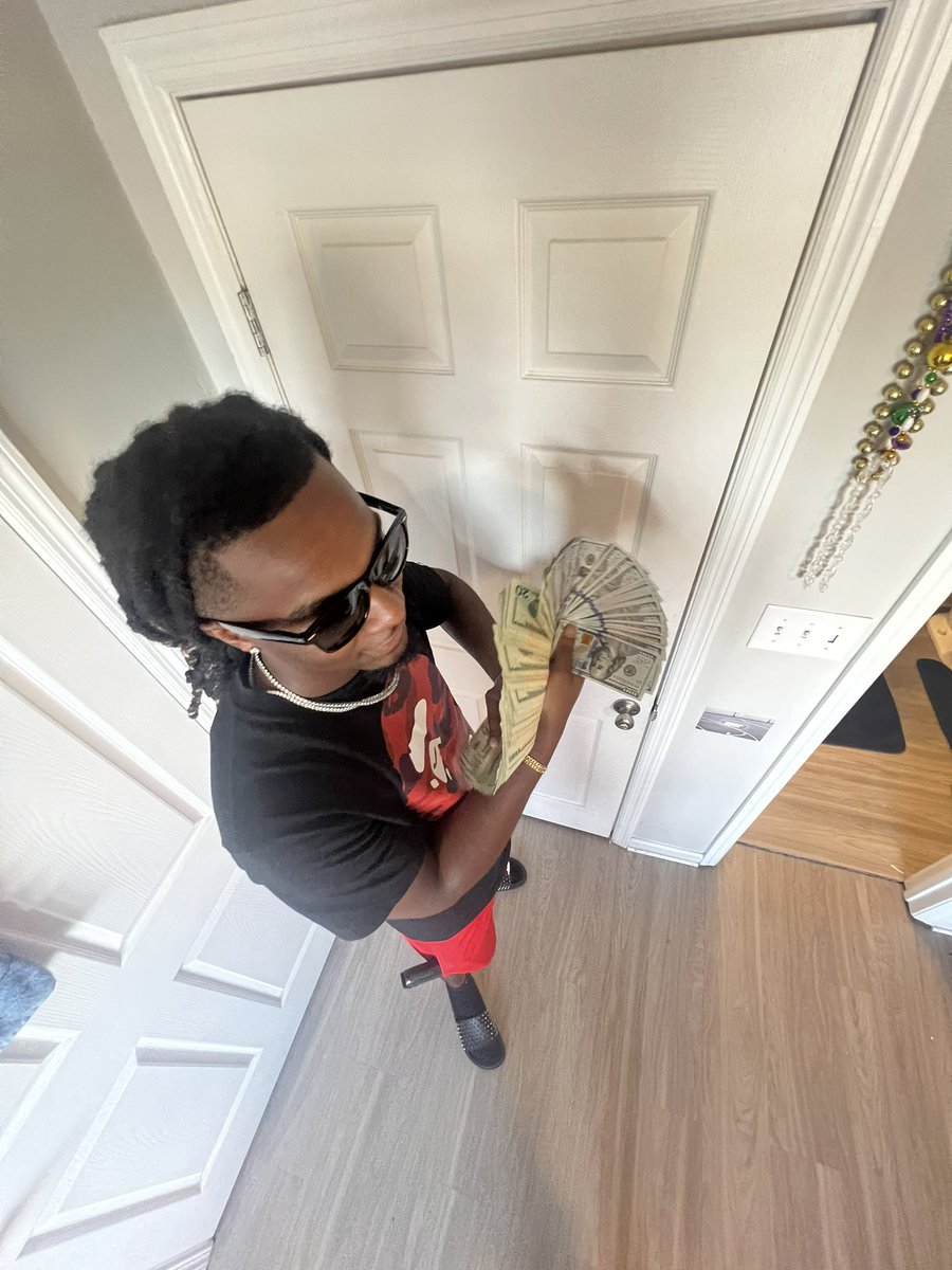_hughhefner's tweet photo. really on some hunnid M’s a year shit i just act normal https://t.co/R3QuibtaYb