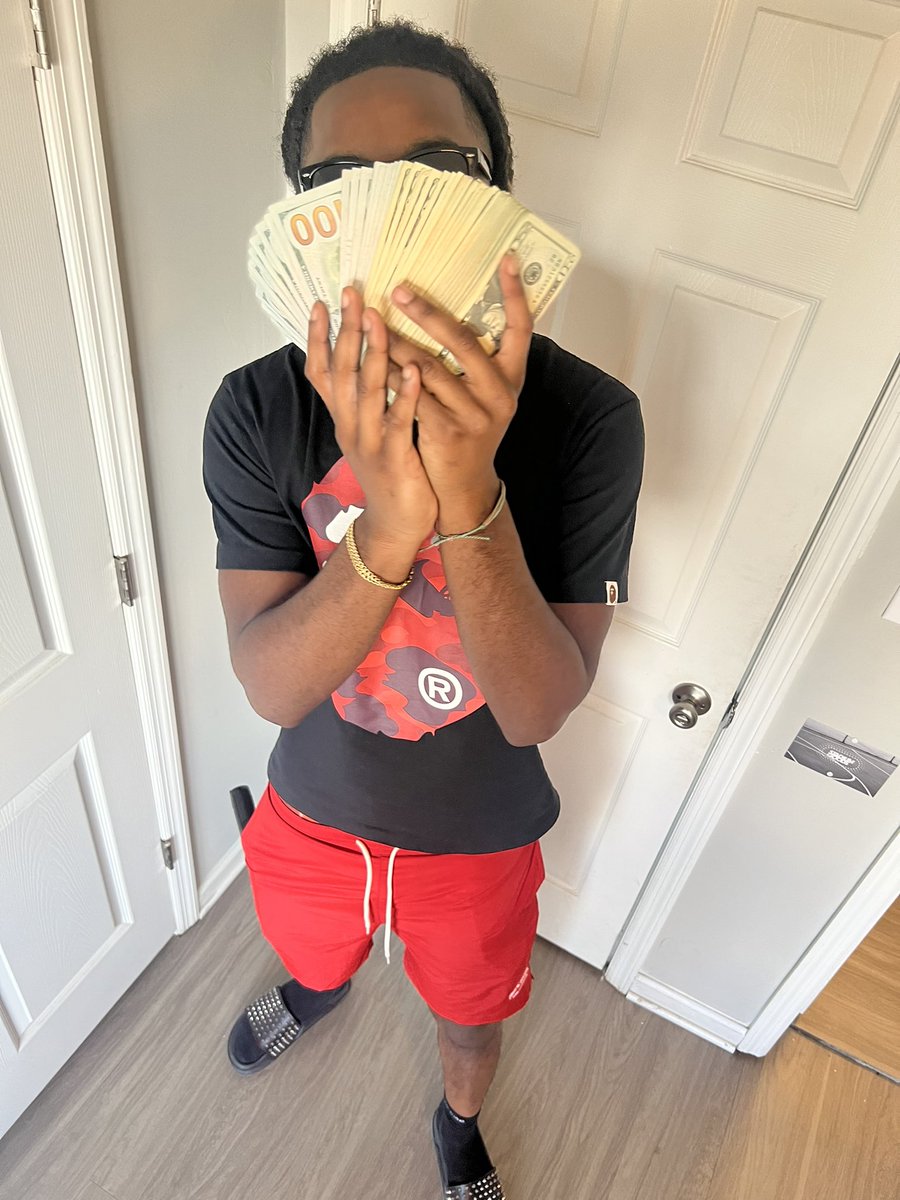 _hughhefner's tweet photo. really on some hunnid M’s a year shit i just act normal https://t.co/R3QuibtaYb