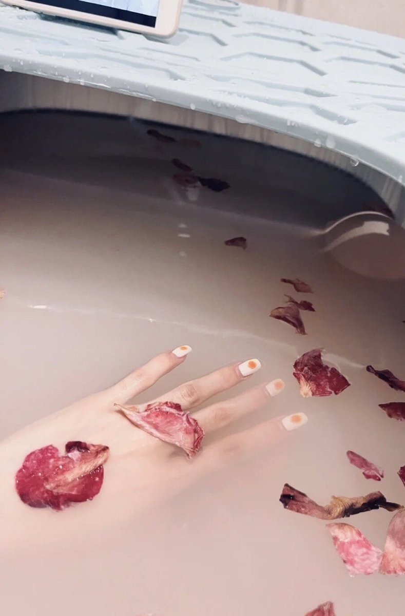 anna37849261's tweet image. 🥰take a good soak.好好泡一泡.#浴缸 #泡澡
