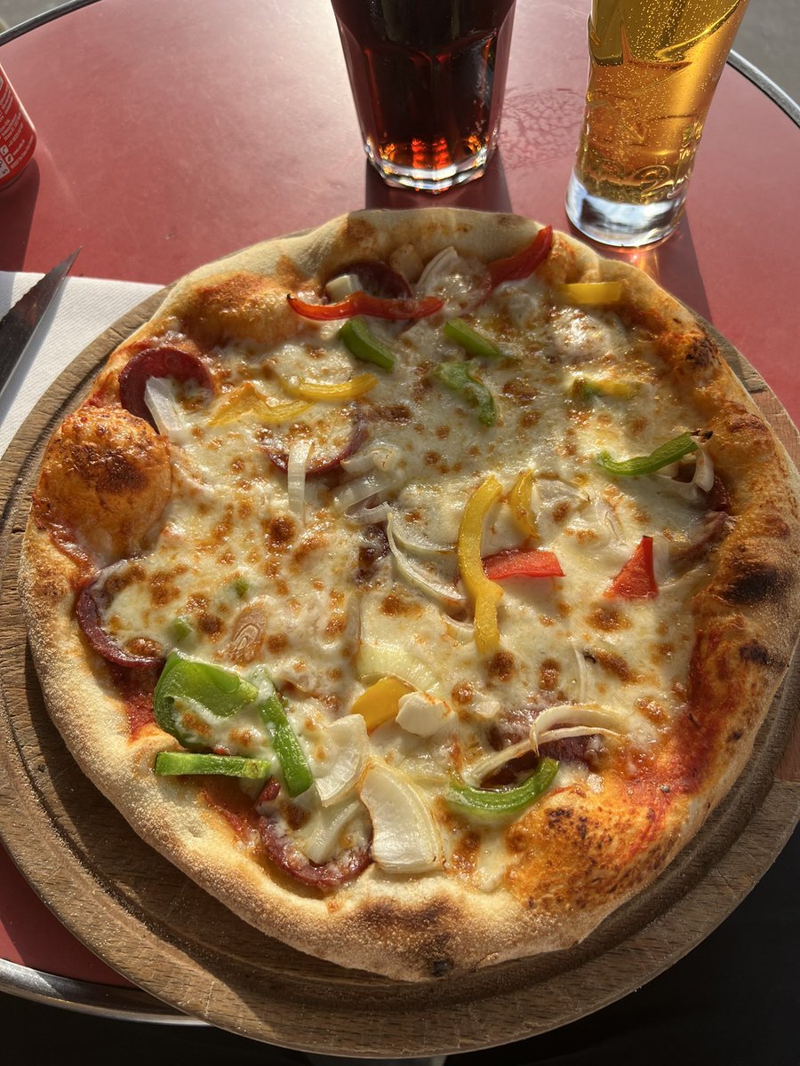 darren_stallcup's tweet photo. I’m not eating alone tonight. God & Jesus are with me 🙏💯 #Paris #Food #Pizzs https://t.co/fyiAPAVOHG