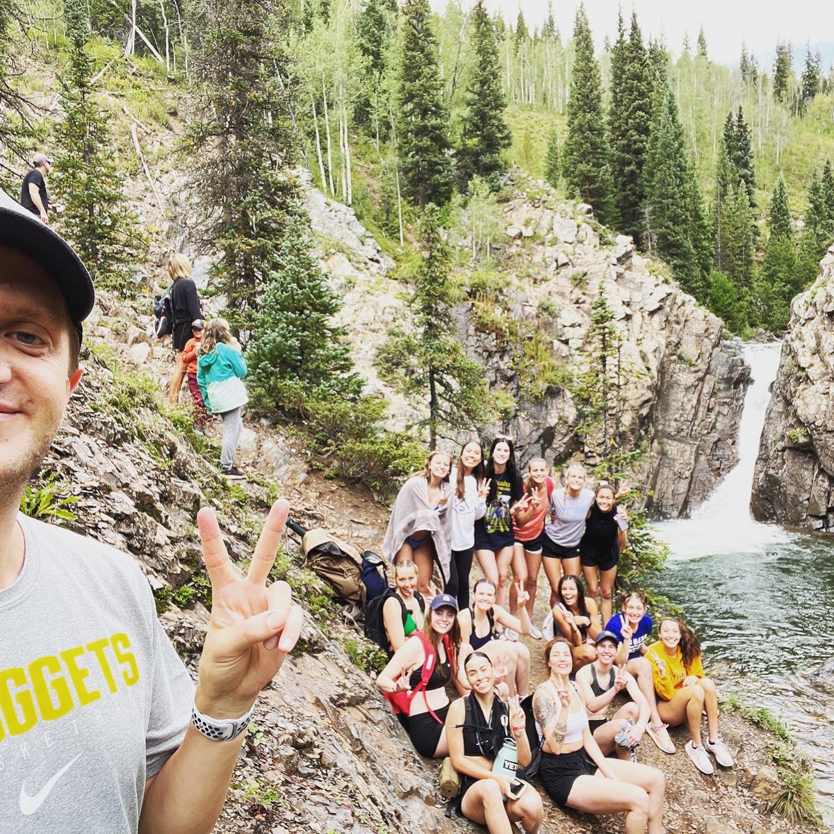 FortLewis_WBB's tweet photo. ᒎᑌᗰᑭ Iᑎ, 丅ᕼᗴ ᗯᗩ丅ᗴᖇ’ᔕ ᗯᗩᖇᗰ
🫶

#TeamBondingWeekend https://t.co/hSLyig826Y