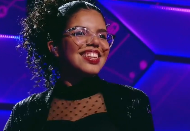 CantaComigoRec's tweet photo. Quem sobe agora do palco é Ana Vitoria, será que ela vai conseguir um lugar na semifinal do #CantaComigoTeen 3? Vamos ver! 🎵✨ https://t.co/wOcF0ZvTPc