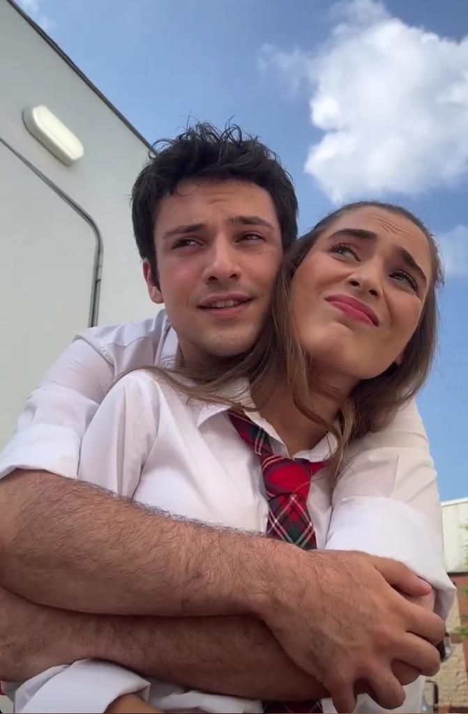 bazen sadece Çağla Şimşek olmak istersin