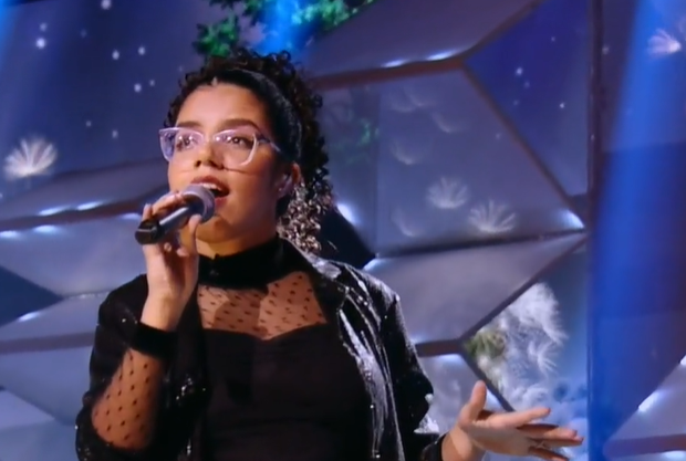 CantaComigoRec's tweet photo. Ana Vitoria canta "Você é linda", mostra a sua afinação e conquista 92 jurados! #CantaComigoTeen https://t.co/A4RlmDpVW1