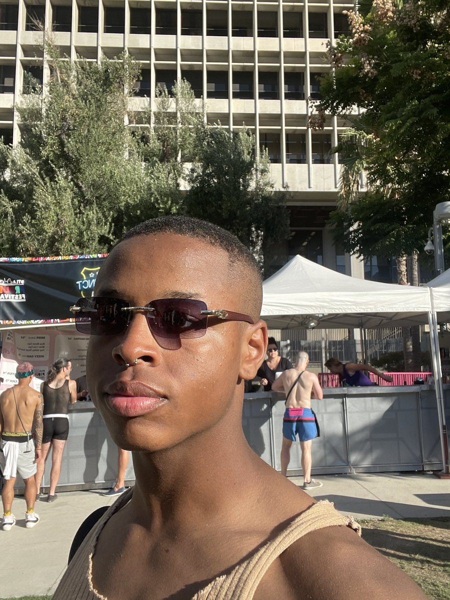 ny_eeem's tweet photo. Bootyful brown boy in beige 🫶🏾🤎 #summertramp #dtlaproud https://t.co/vhtxnn24Zp