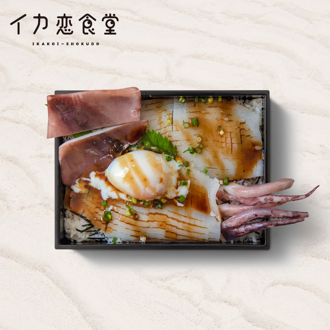飛鳥フーズ イカ恋食堂 イカに恋してる イカ恋食堂 9月3日 土 オープン いか恋姿造り重のご紹介 酒田船凍いか を余すところなく使った いか恋姿造り重 は イカ恋食堂おすすめno 2のメニューです 酒田港で水揚げされた新鮮な船凍いか 身だけでは