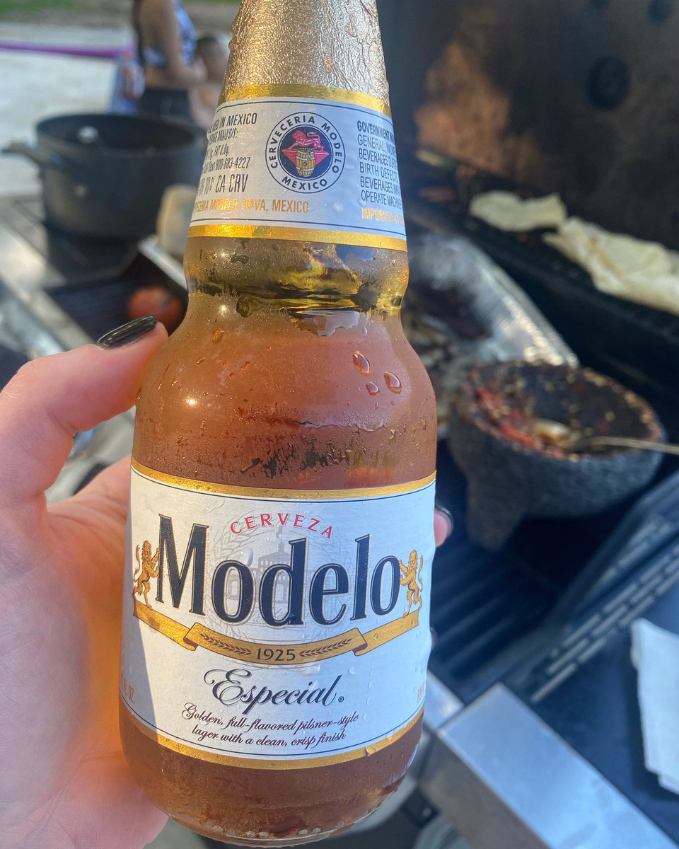 sode_kate's tweet photo. There’s no such thing as ‘just stopping by’ your Mexican bff’s house. You have to say hi to everyone, have carne asada, and suddenly it’s 4 hours later #ModeloUSA https://t.co/nw8GTt9HYQ