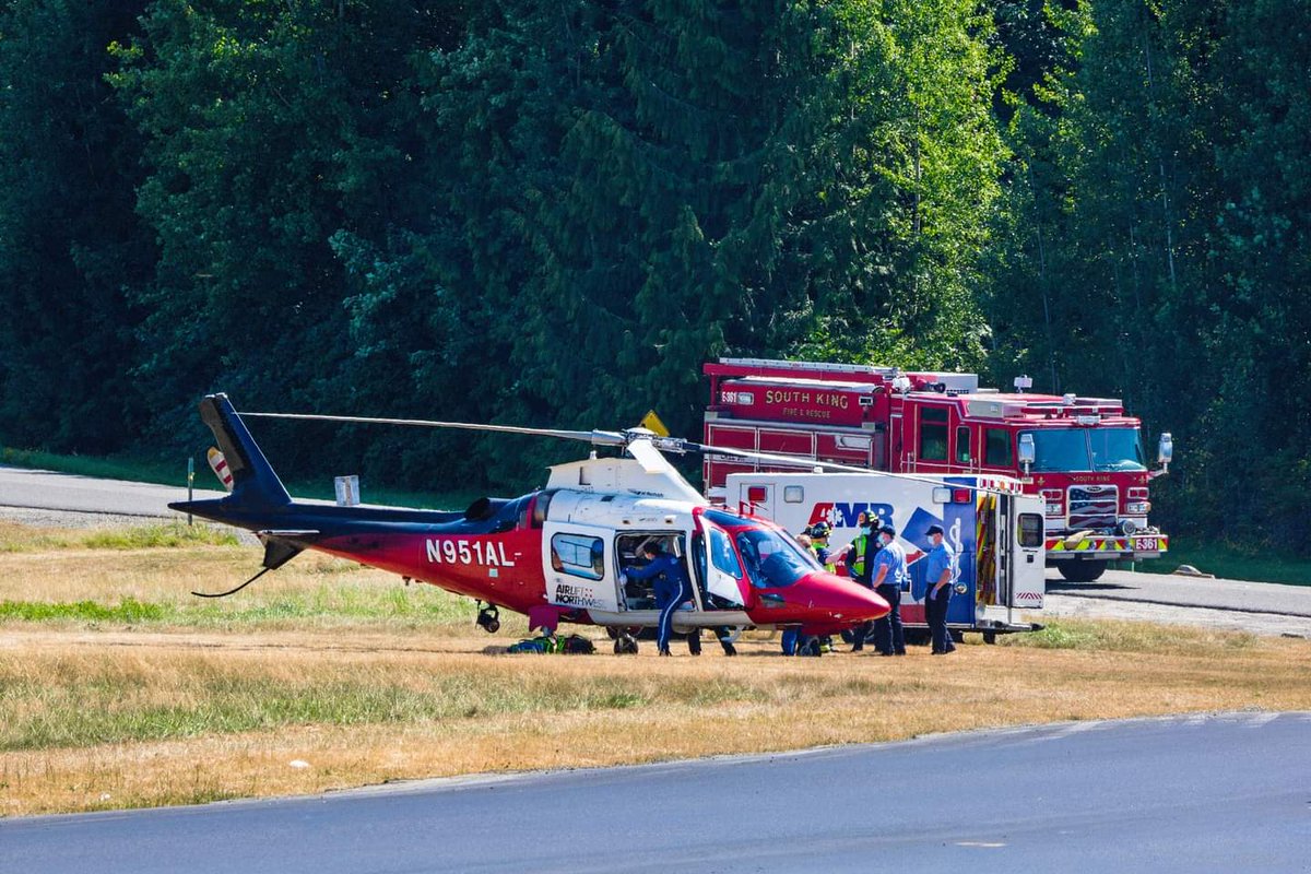 DJSonstengphoto's tweet photo. @Southkingfire E361 assists @AirliftNW and @amr_social with a landing zone at the Weyerhaeuser Helipad.
#southkingfireandrescue #airliftnorthwest #airmethods #AmericanMedicalResponse #AMR #alnw #augsta #medevac #rotorcraft #KingCountyWA https://t.co/fDTdohVbqD