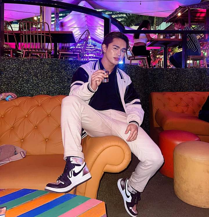 JenMirandaRuiz's tweet photo. Sya Ang Lodi Hero Ng Buhay ko sinagip nya ko sa kalungkutan. An Inspiration for me and to my fellow Yansers, We love you Yanyan! 

Waiting for you Yanyan de Jesus 6:30pm sa TV 5! @SingGalingTayo
#SinggalingYanyanDeJesus
#SingtokerYanyanDeJesus
#Yansers https://t.co/TrYwgyeYjD